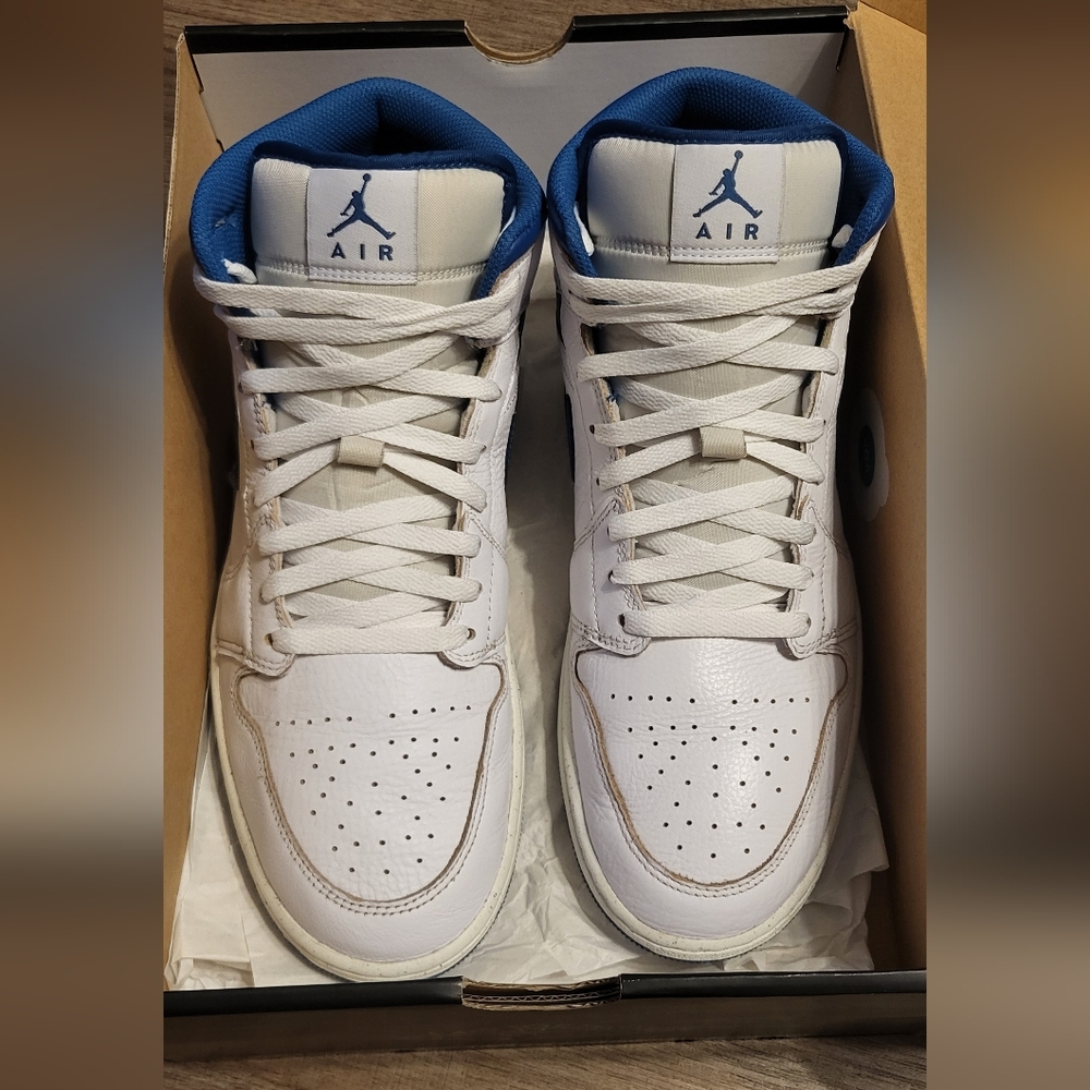 Jordan 1 Mid SE in White and Blue - Picture 2 of 4